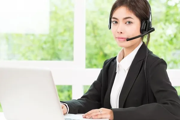 Biểu tượng tai nghe và hỗ trợ khách hàng 24/7